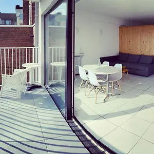 Zonnige studio aan de zeedijk van Middelkerke. , Middelkerke België