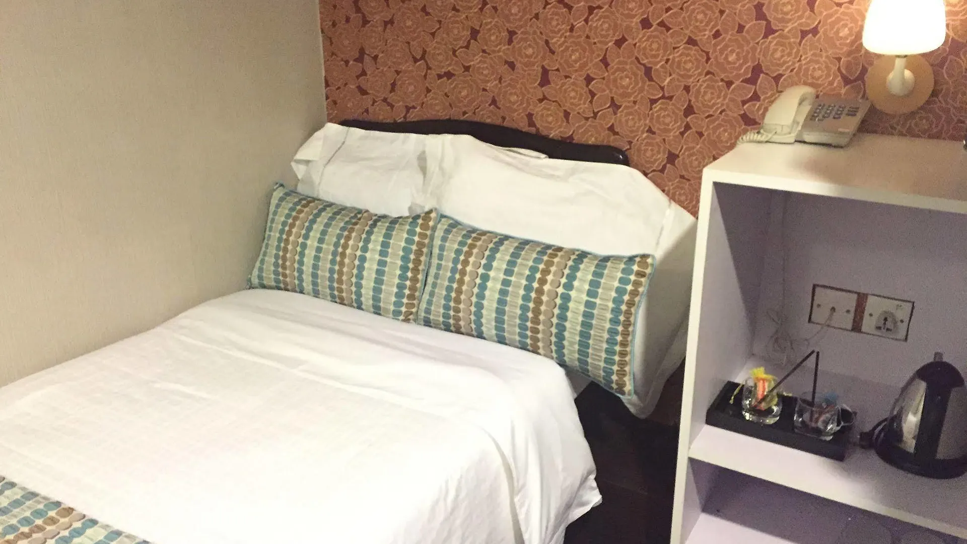 California Hotel Hongkong 2*,  China